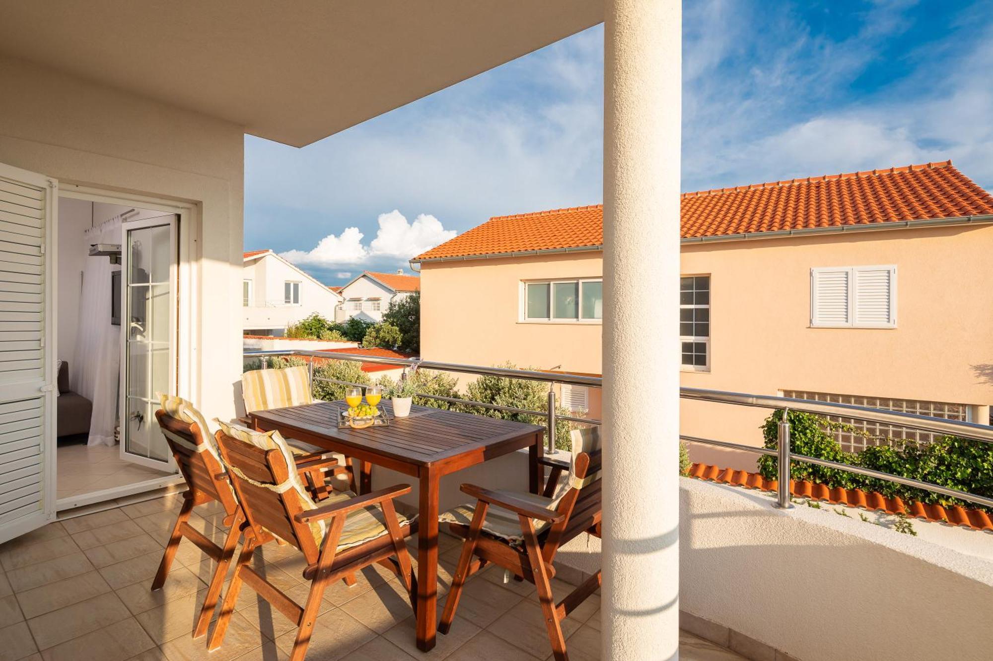 Apartments Tihi III Vodice Luaran gambar